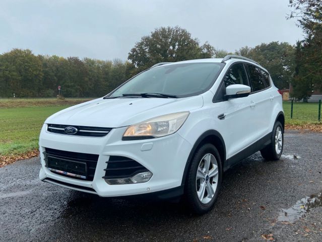 Ford Kuga Titanium 1.6 KeyFree PDC Sitzheizung AHK