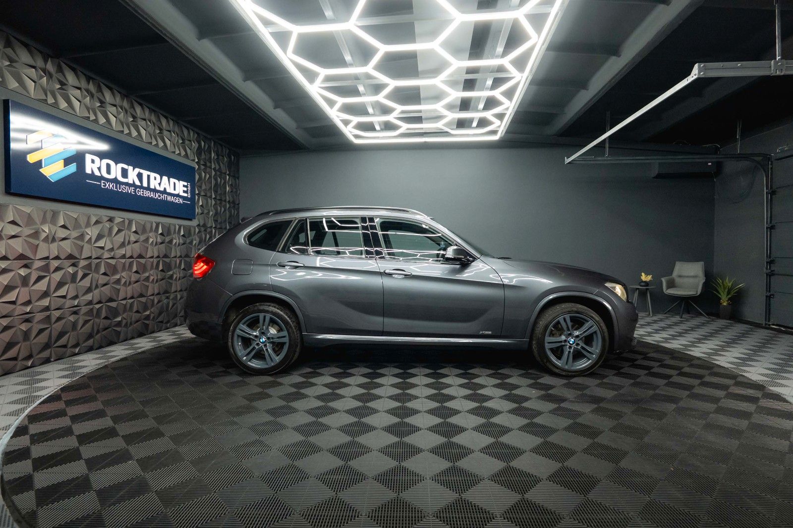 Fahrzeugabbildung BMW X1 xDrive 18d M-Sport Shadow Line *Bi-Xenon*DAB*