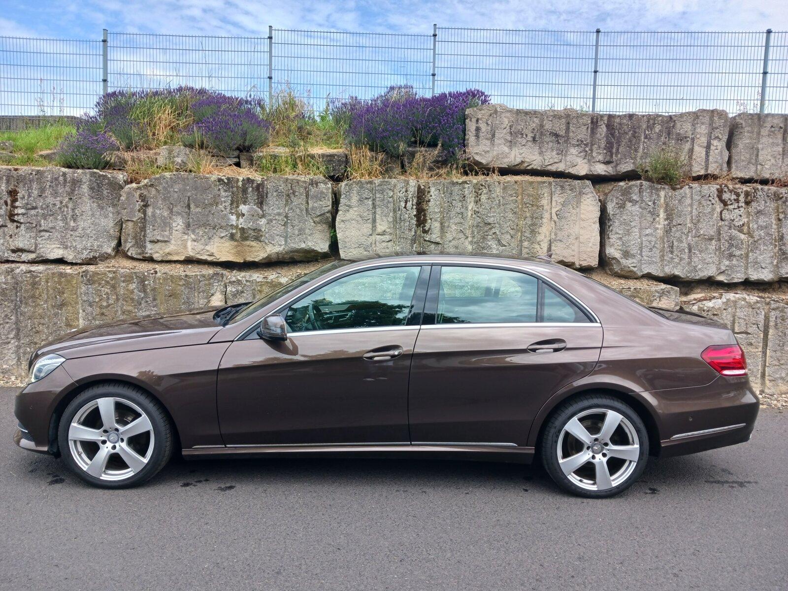 Mercedes-Benz E 220 Limousine AVANTGARDE+MEMORY+ILS+AHK+Autom.