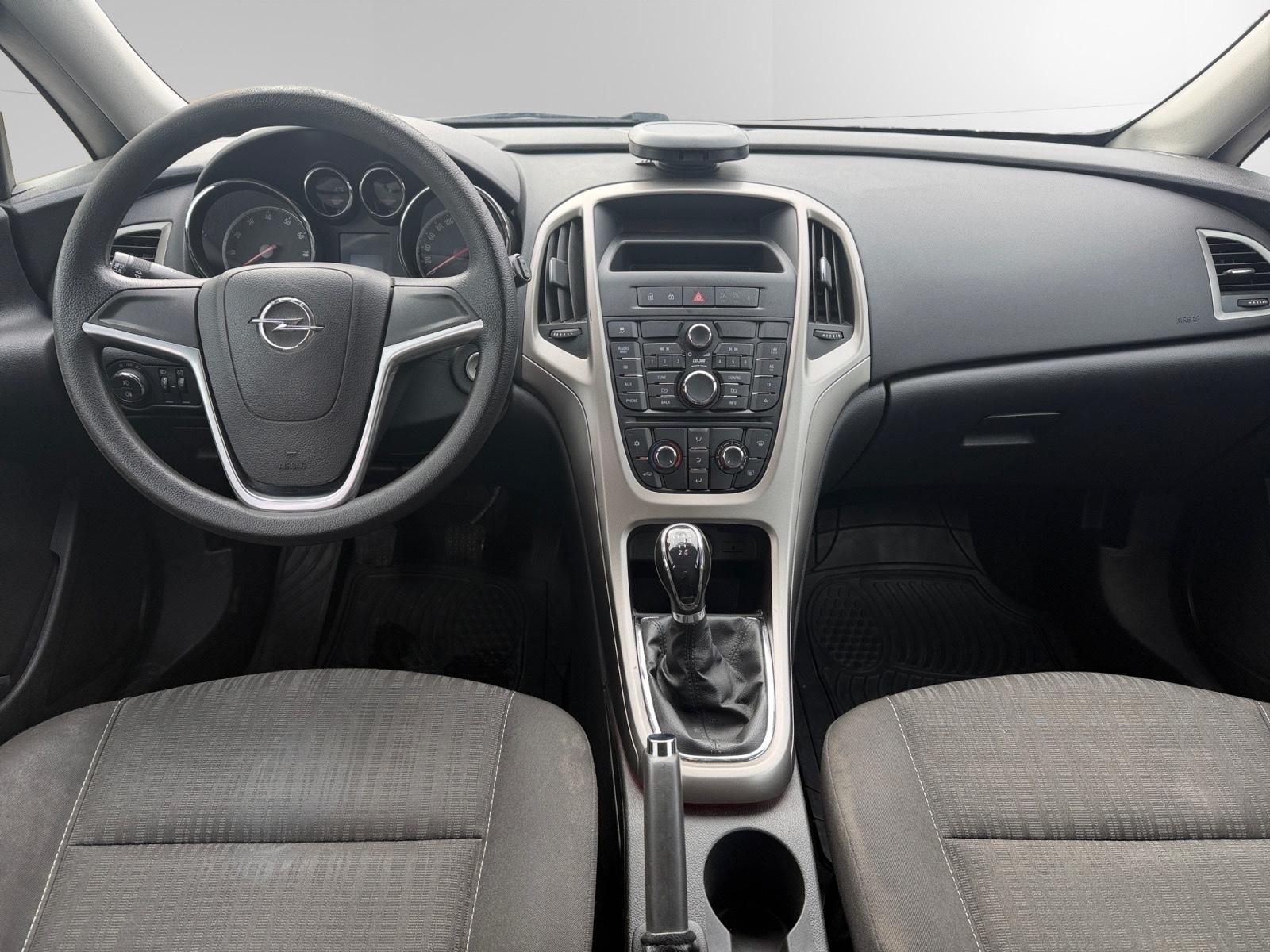 Opel Astra 2011 — photo 8