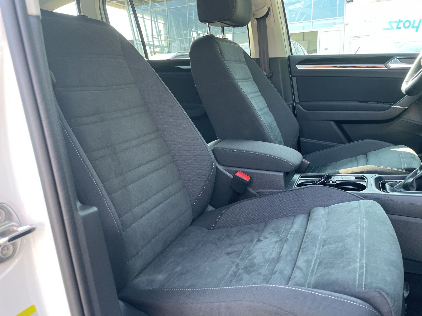 Touran R-Line TSi DSG Navi AZV beh. Frontsch.