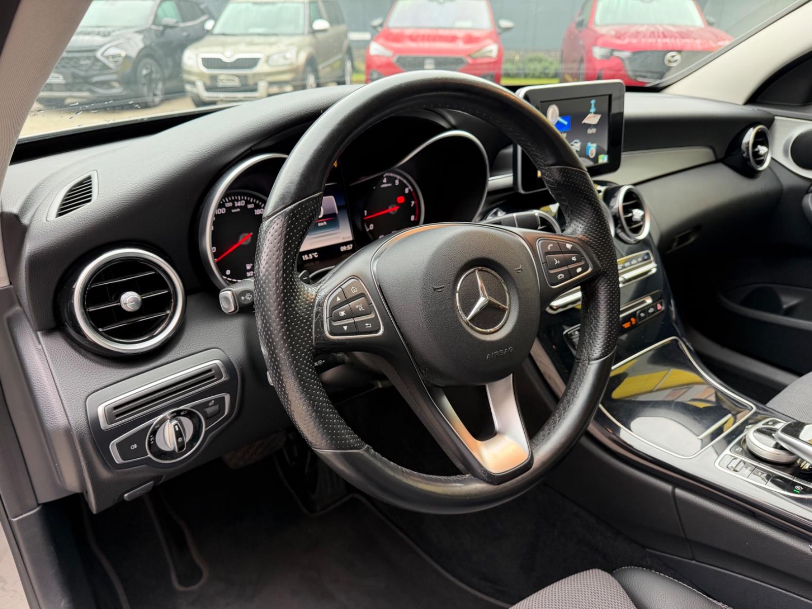Mercedes-Benz C 180 CGI/LIMOUSINE/AHK/LEDER/SHZ/AUTOMATIK