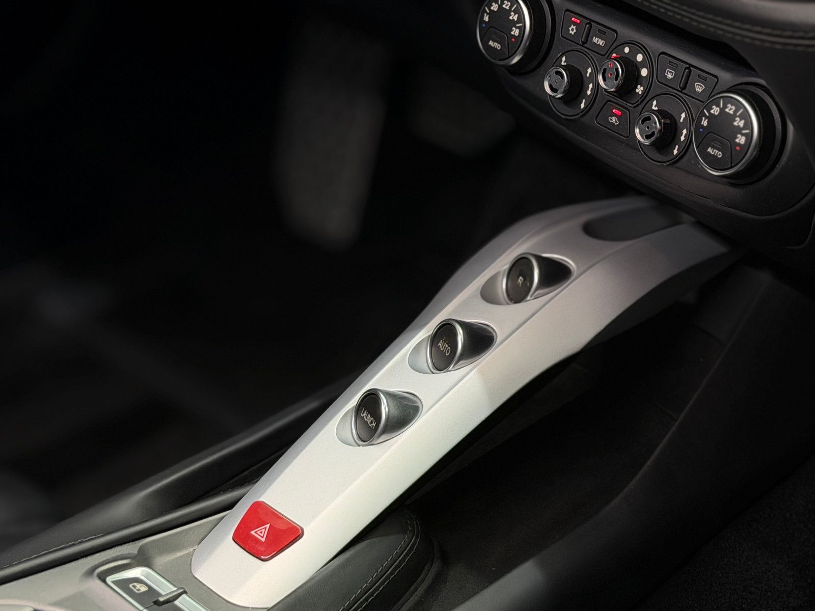 Fahrzeugabbildung Ferrari F12 Berlinetta|RACING-SEATS|NOVITEC-UMBAU|LIFT