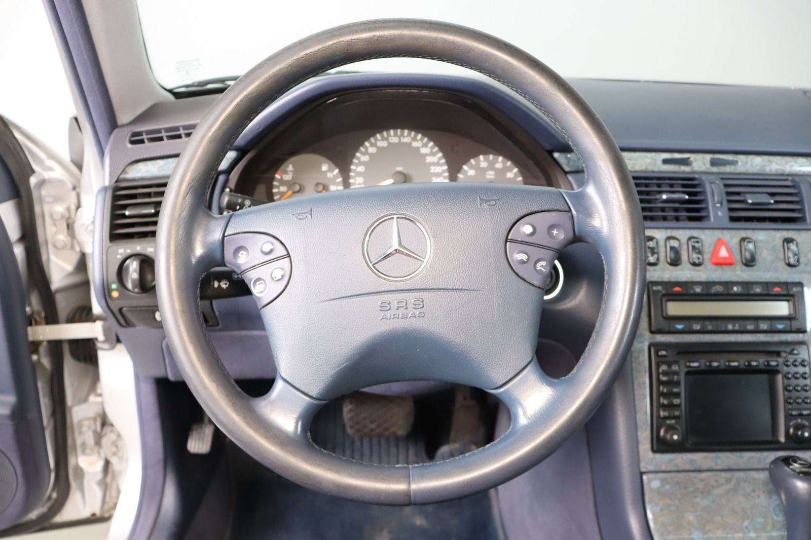 Fahrzeugabbildung Mercedes-Benz E 280 T 4MATIC AVANTGARDE * Xenon * HU/AU 01.27