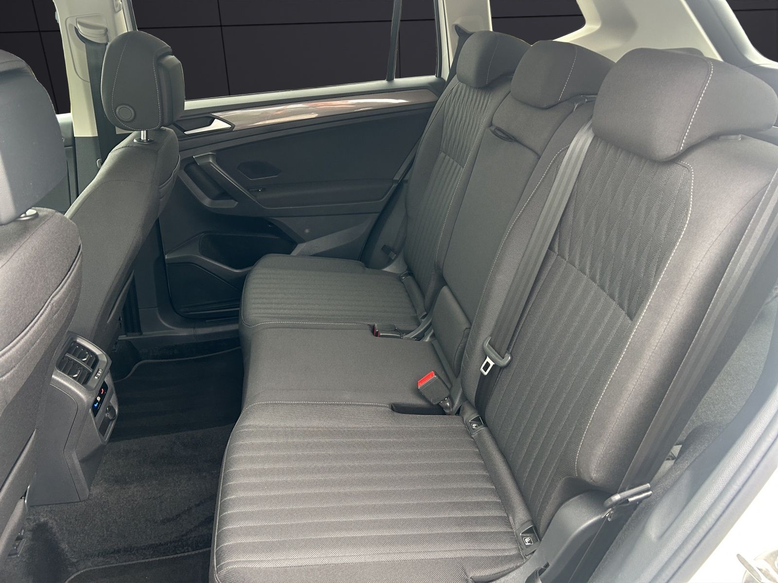 Fahrzeugabbildung Volkswagen Tiguan Allspace TDI Life DSG LED AHK CarPlay AID