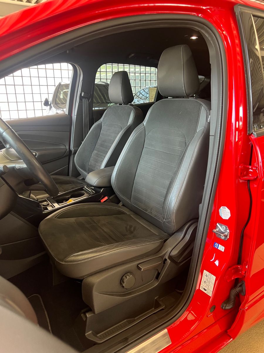 Fahrzeugabbildung Ford Kuga ST-Line * ROT/SCHWARZ *