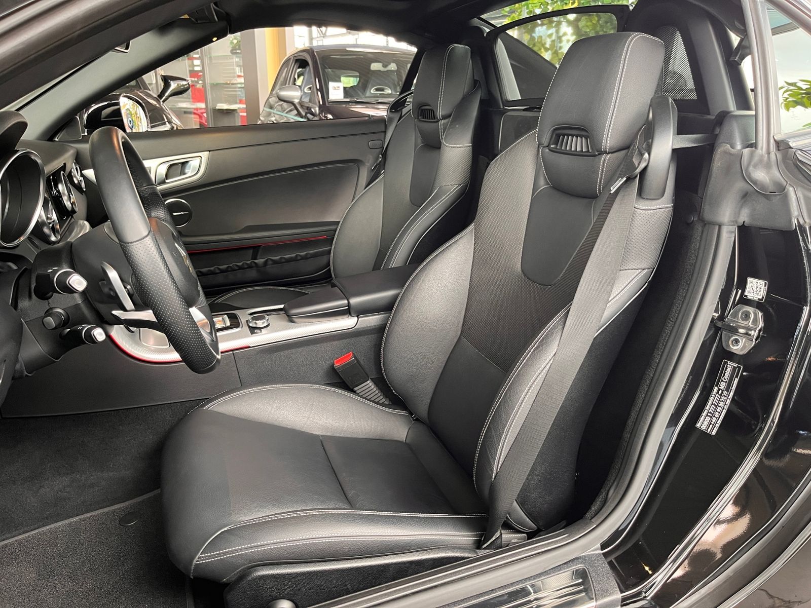 Fahrzeugabbildung Mercedes-Benz SLC 300 AMG-LINE KLIMA LED NAVI ALU AIRSCRAF