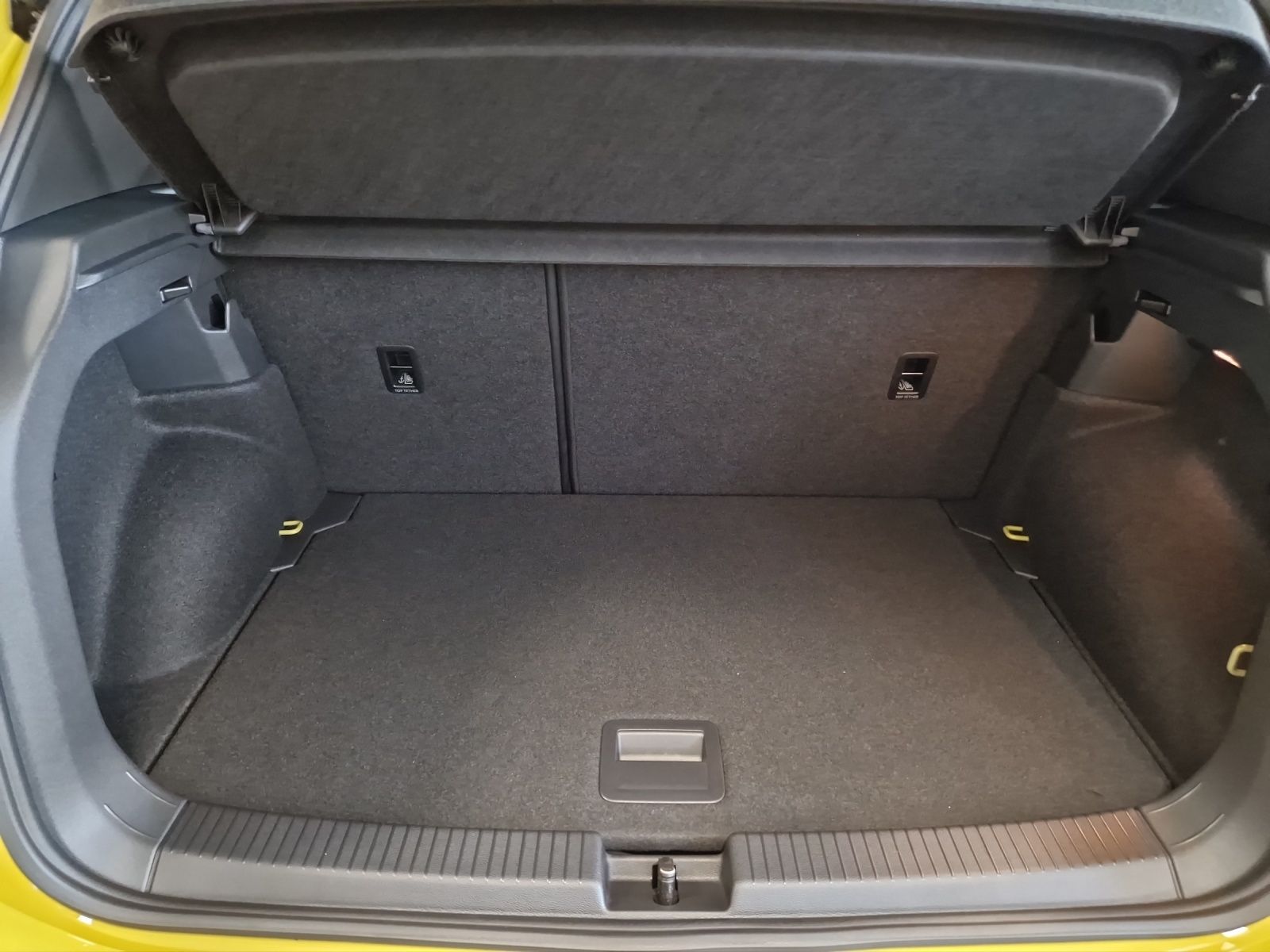 Fahrzeugabbildung Volkswagen T-Cross R-line DSG Matrix AHK Kamera Beats Navi