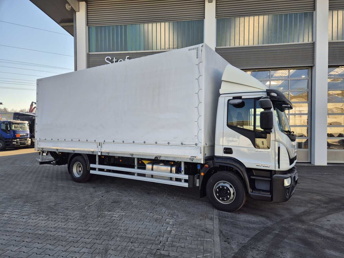 Fahrzeugabbildung Iveco Eurocargo ML160E28/P LBW Bär Schiebeplane AHK