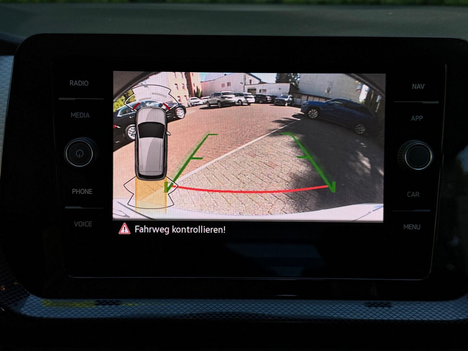 Fahrzeugabbildung Volkswagen T-Cross 1.0 TSI DSG Life LED+KAM+ACC+CARPL+SHZ+