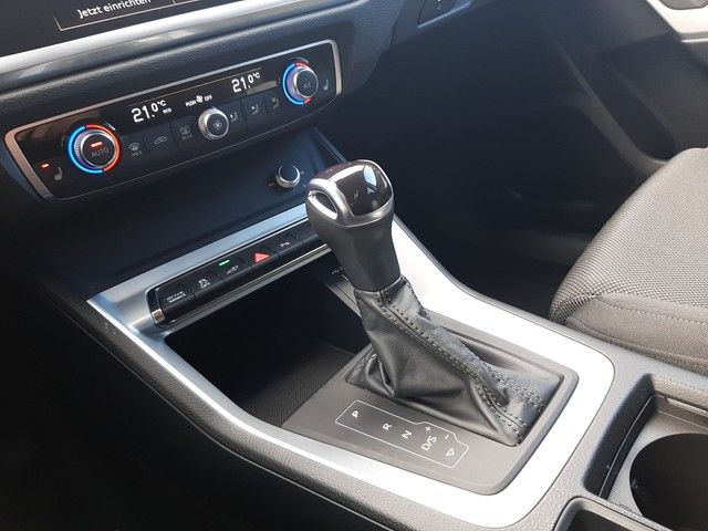 Fahrzeugabbildung Audi Q3 45TFSIe AHK LED Navi eleHeck Sportsitze 18"