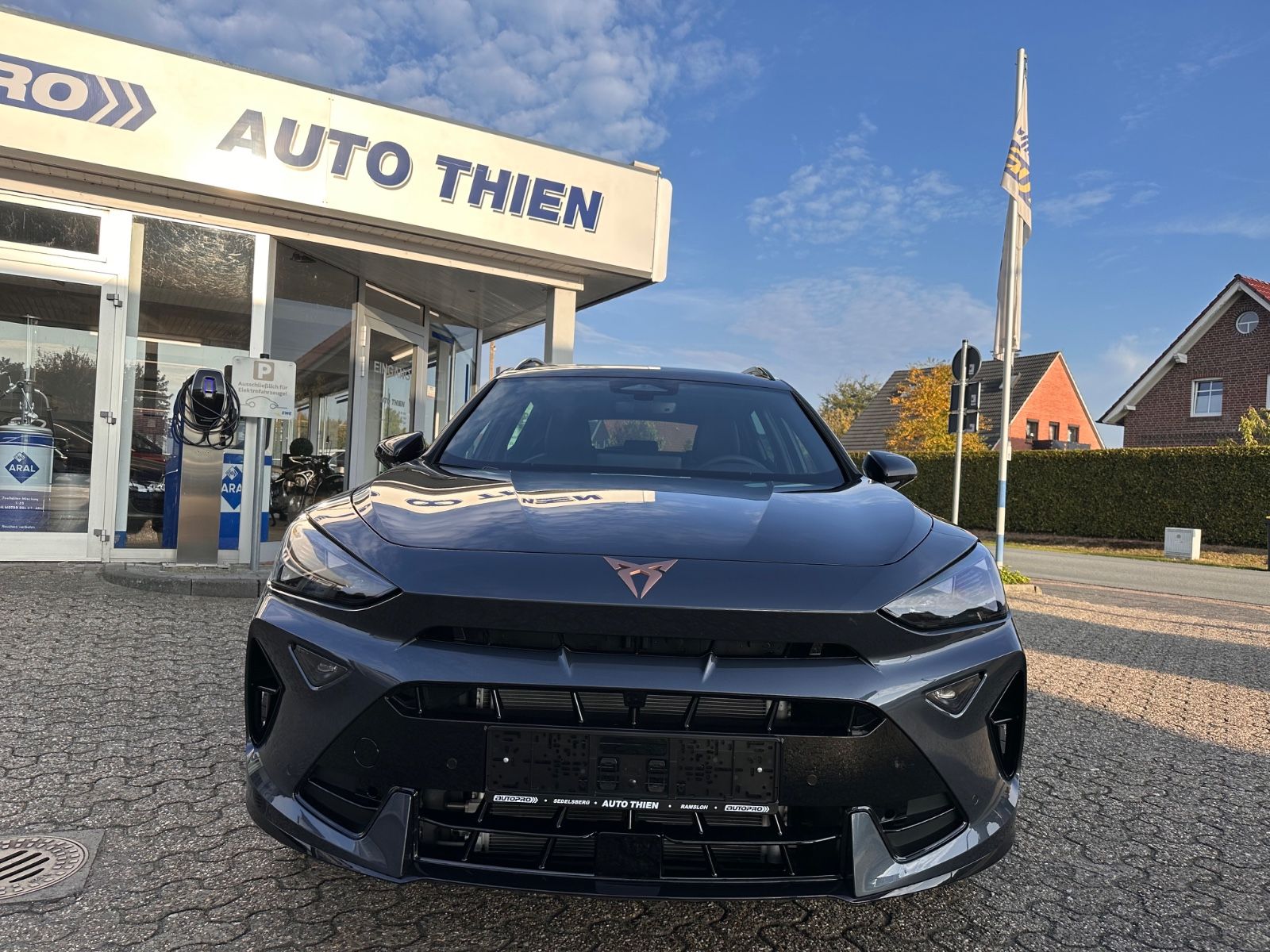 Fahrzeugabbildung CUPRA Formentor 1.5 eTSI DSG Pano/AHK/ACC/APP/LED/SHZG