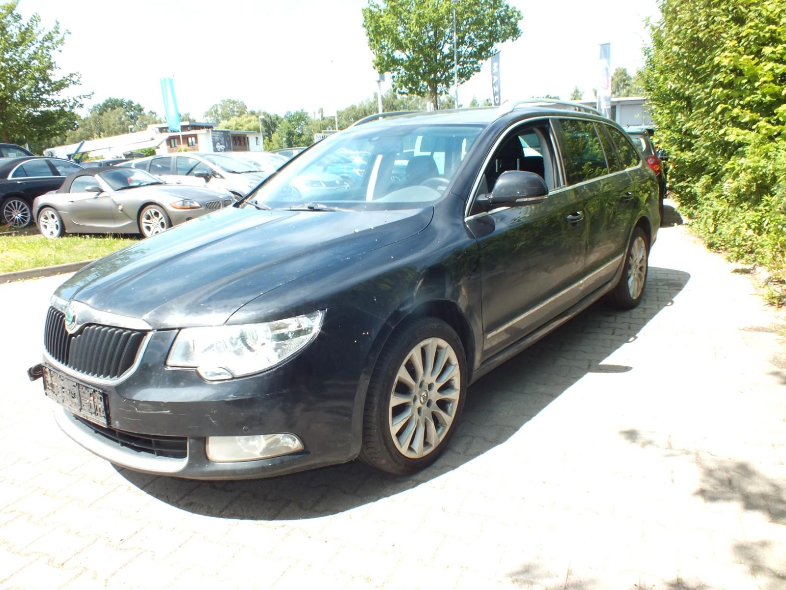 Skoda Superb 2013 — rear view
