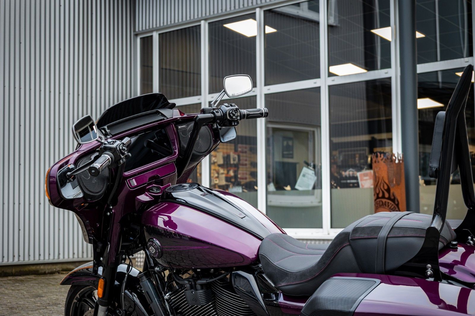 Fahrzeugabbildung Harley-Davidson CVO Street Glide FLHXSE 121 cui - Jekill & Hyde