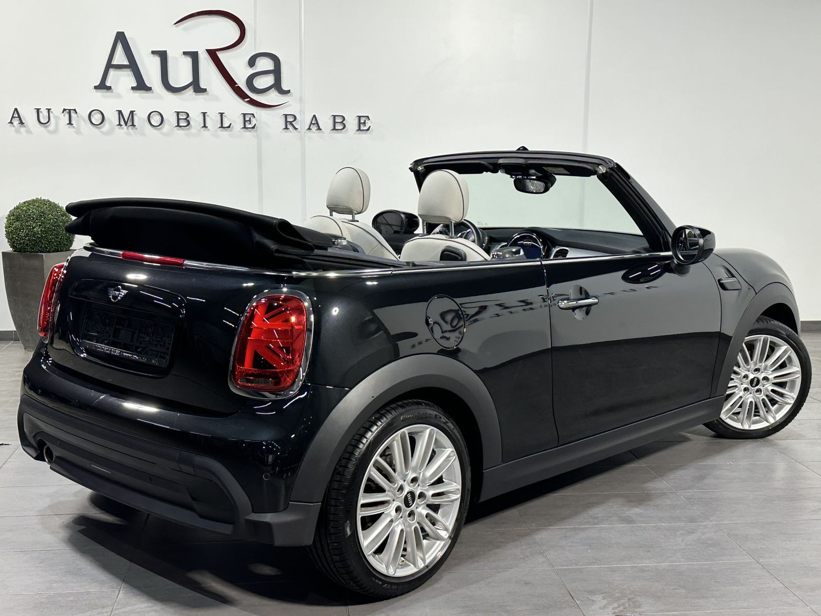 Fahrzeugabbildung MINI Cooper Cabrio MINI Yours Trim Aut. NAV+LED+17ZO