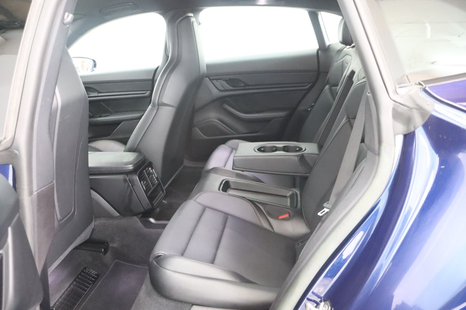 Fahrzeugabbildung Porsche Taycan 4 Cross Turismo * Luftfederung * LED