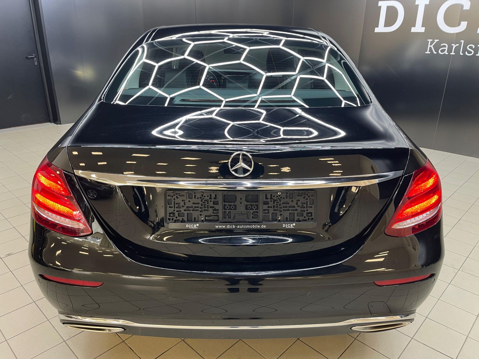 Fahrzeugabbildung Mercedes-Benz E 400 4M Exclusiv MULTIB+STDHZ+MEMO+360°+ACC+AMG