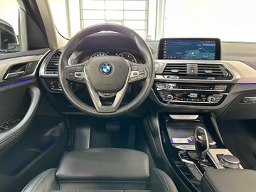 Fahrzeugabbildung BMW X3 xD20d xLine Alarm Panorama DisplKey M Sport