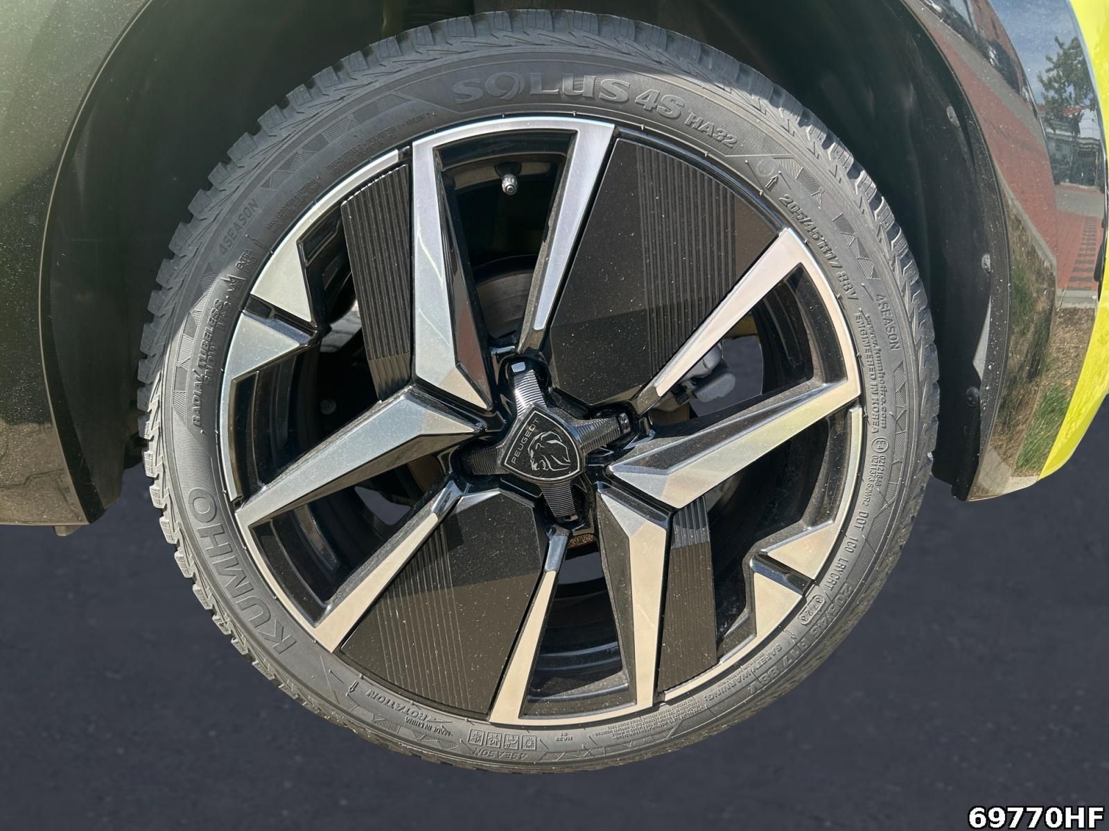 Fahrzeugabbildung Peugeot 208 1.2 Hybrid 136 GT (EURO 6e)