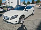 Mercedes-Benz GLA 180 Style Xenon Navi PDC Sitzh. Scheckheft - Mercedes-Benz GLA-Klasse: Style