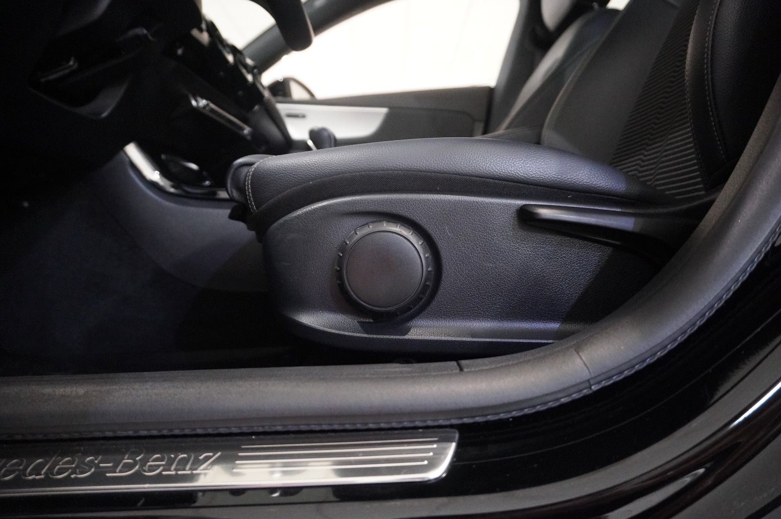 Fahrzeugabbildung Mercedes-Benz CLA 200 COUPE PROGRESSIVE NAVI/LED/KAMERA/VIRTU.