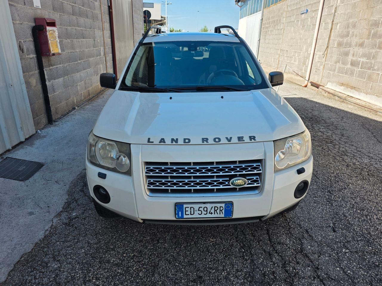 Land Rover Freelander 2011 — interior