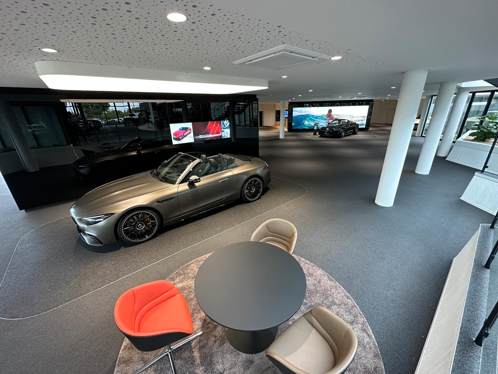 showroom-image-top