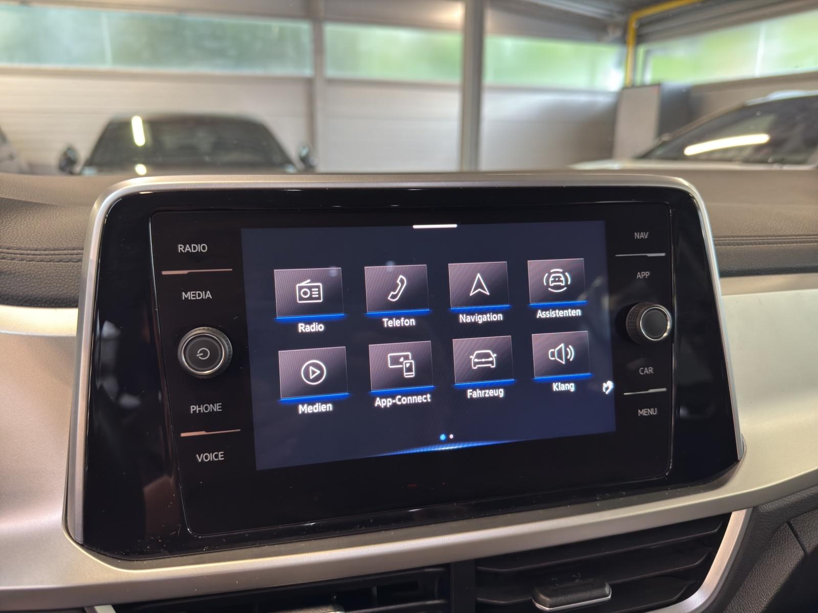 Volkswagen T-Roc 1.5 TSI DSG Move AHK LED Kamera PDC LM Te, миниатюра 18