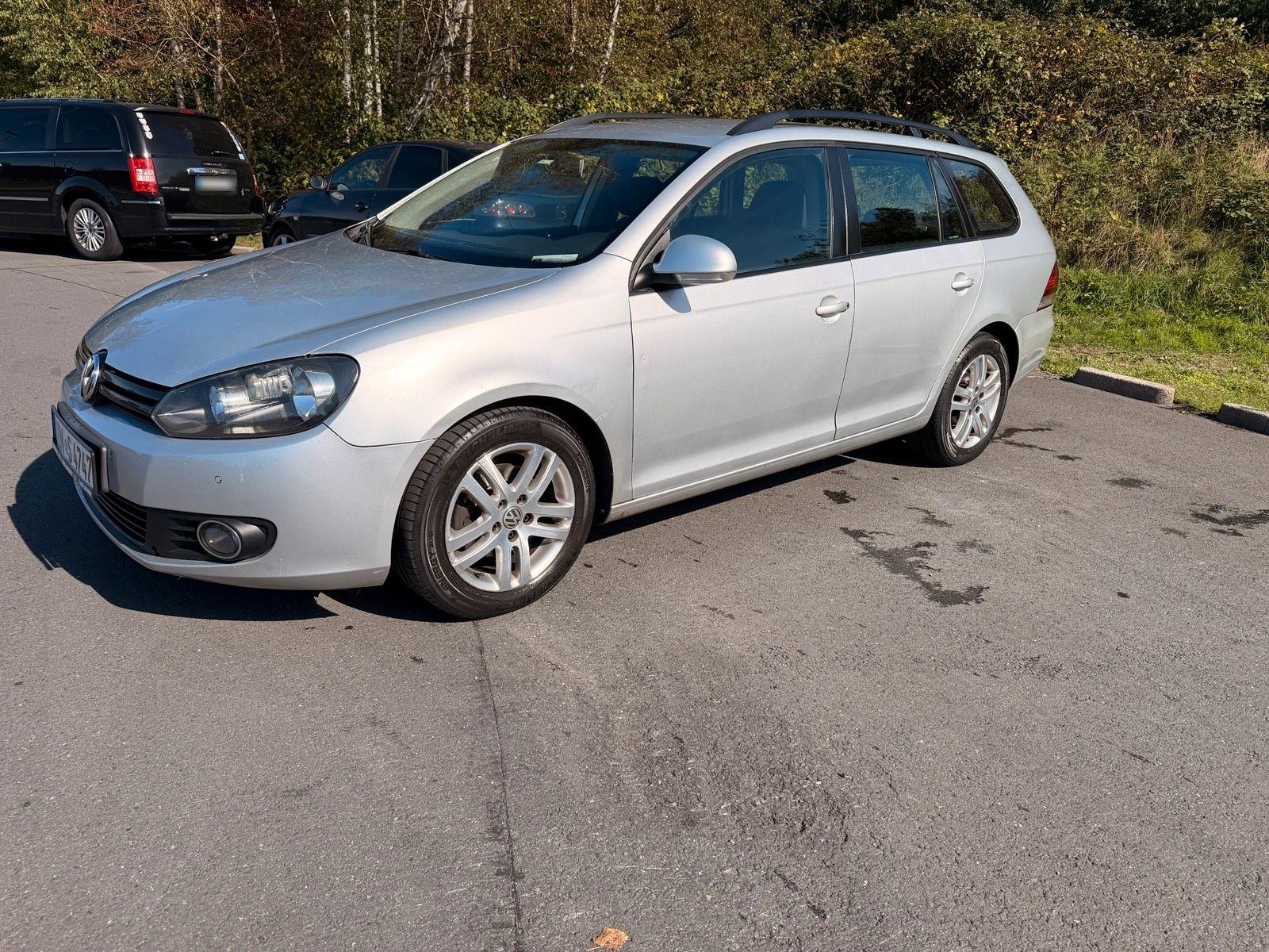 Volkswagen Golf 2010 — interior
