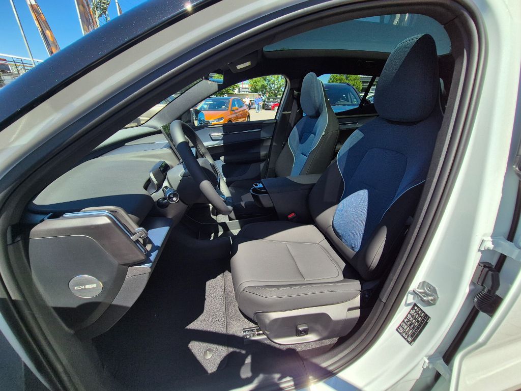 Fahrzeugabbildung Volvo EX30 Cross Country Twin Motor Perform. Ultra
