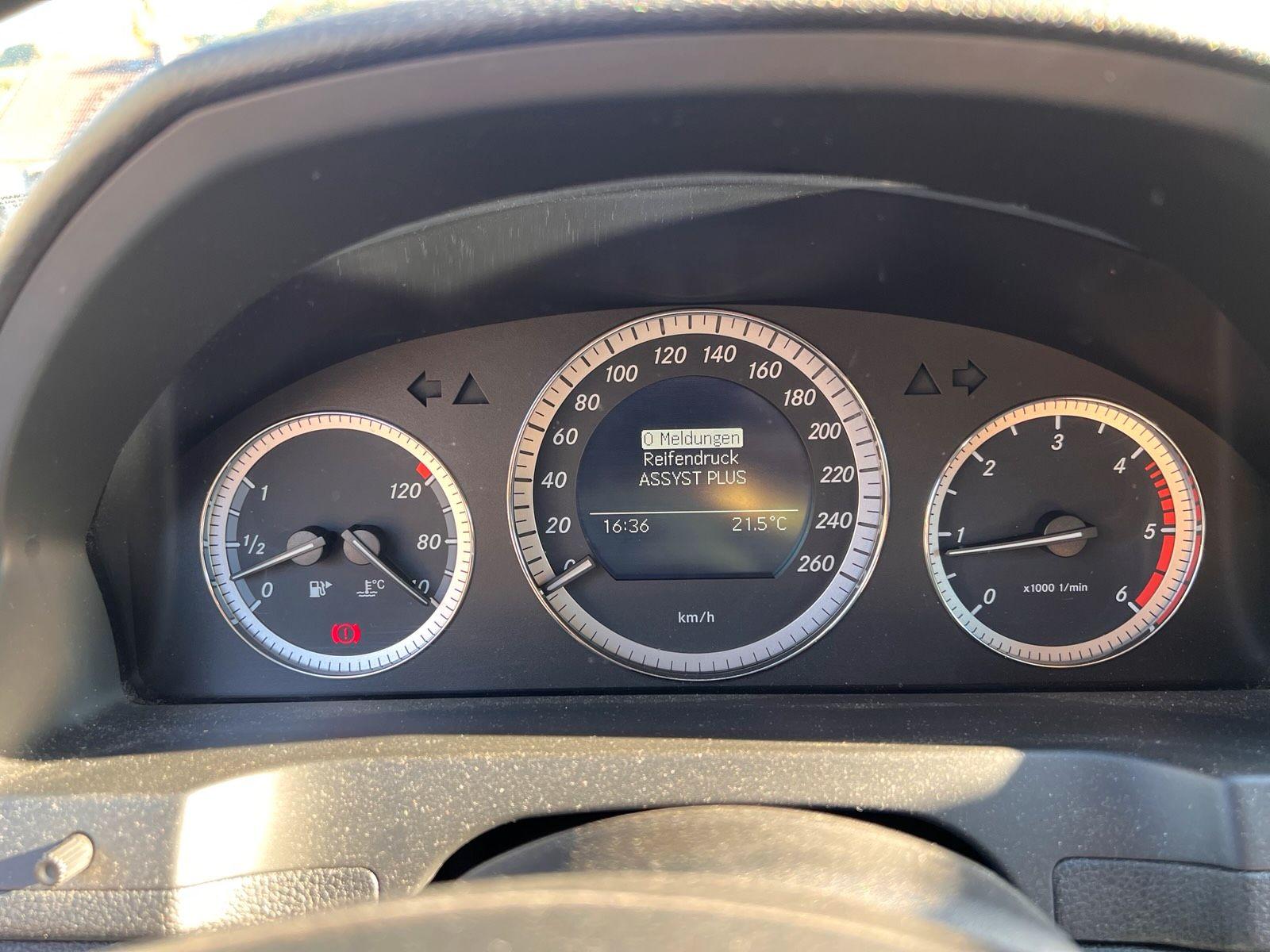 Mercedes-Benz C220 2009 — photo 11