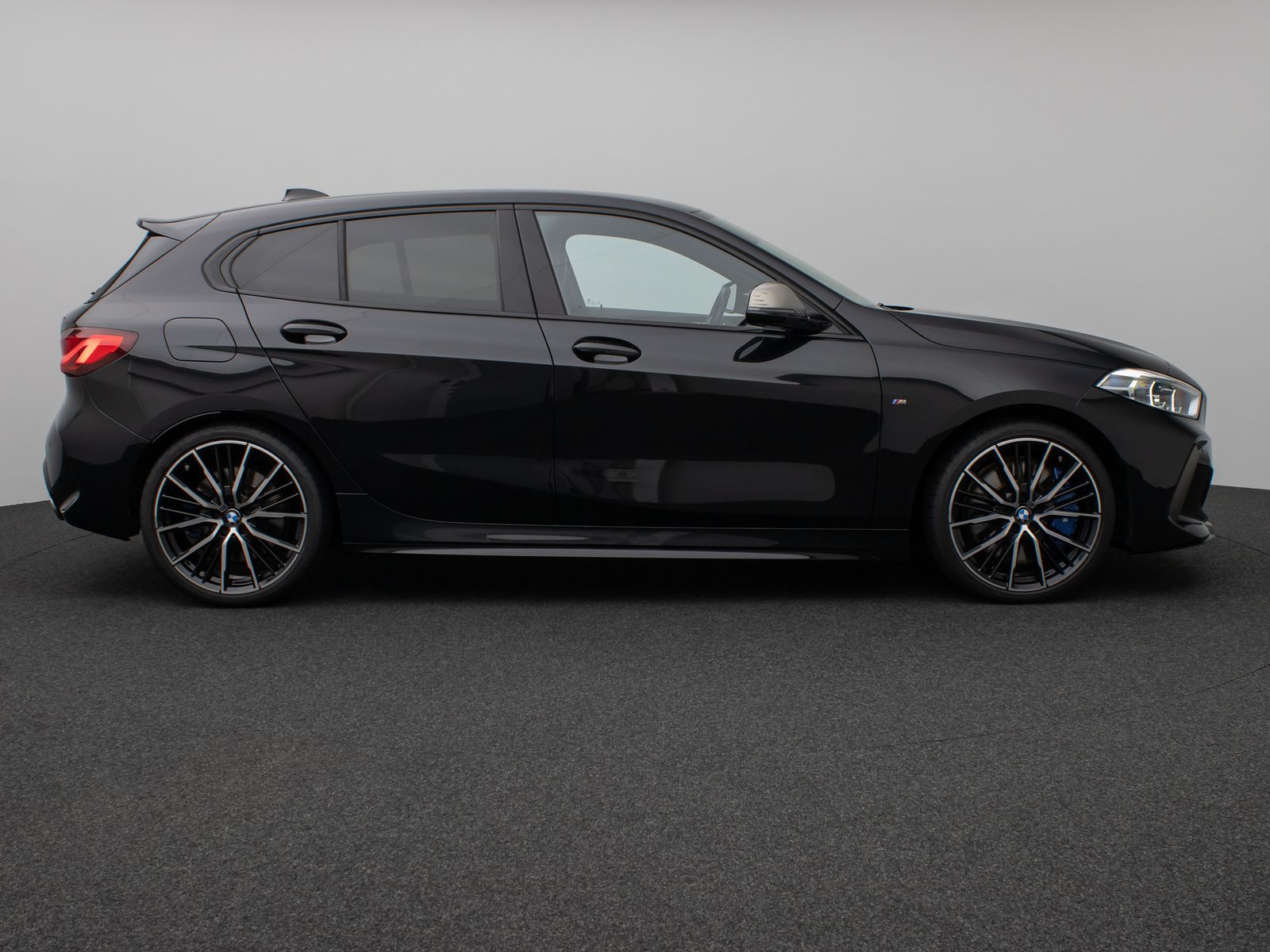 Fahrzeugabbildung BMW M135i xD HUD DAB H/K Komfort 19" Lenkradheizung