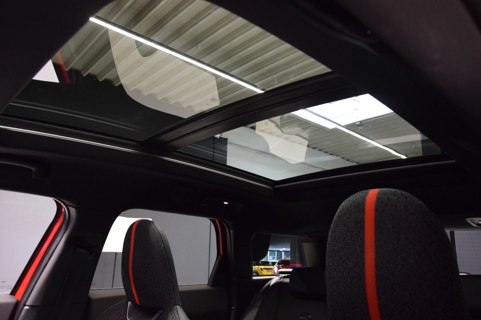 Fahrzeugabbildung MINI Countryman C John Cooper Works Trim L-Paket Pano