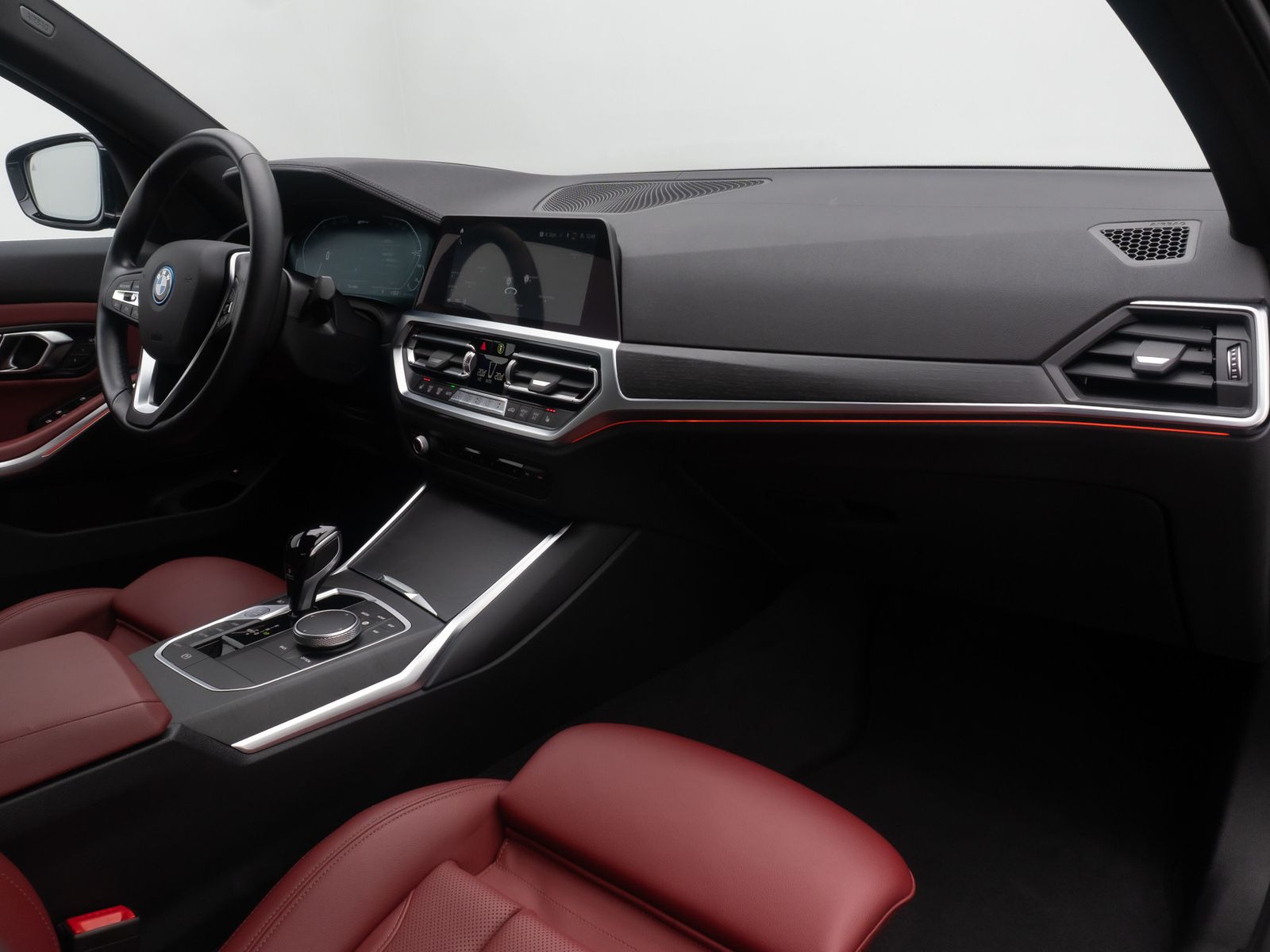 Fahrzeugabbildung BMW 330e LuxuryLine Kamera Laser HUD DAB HiFi Komfor