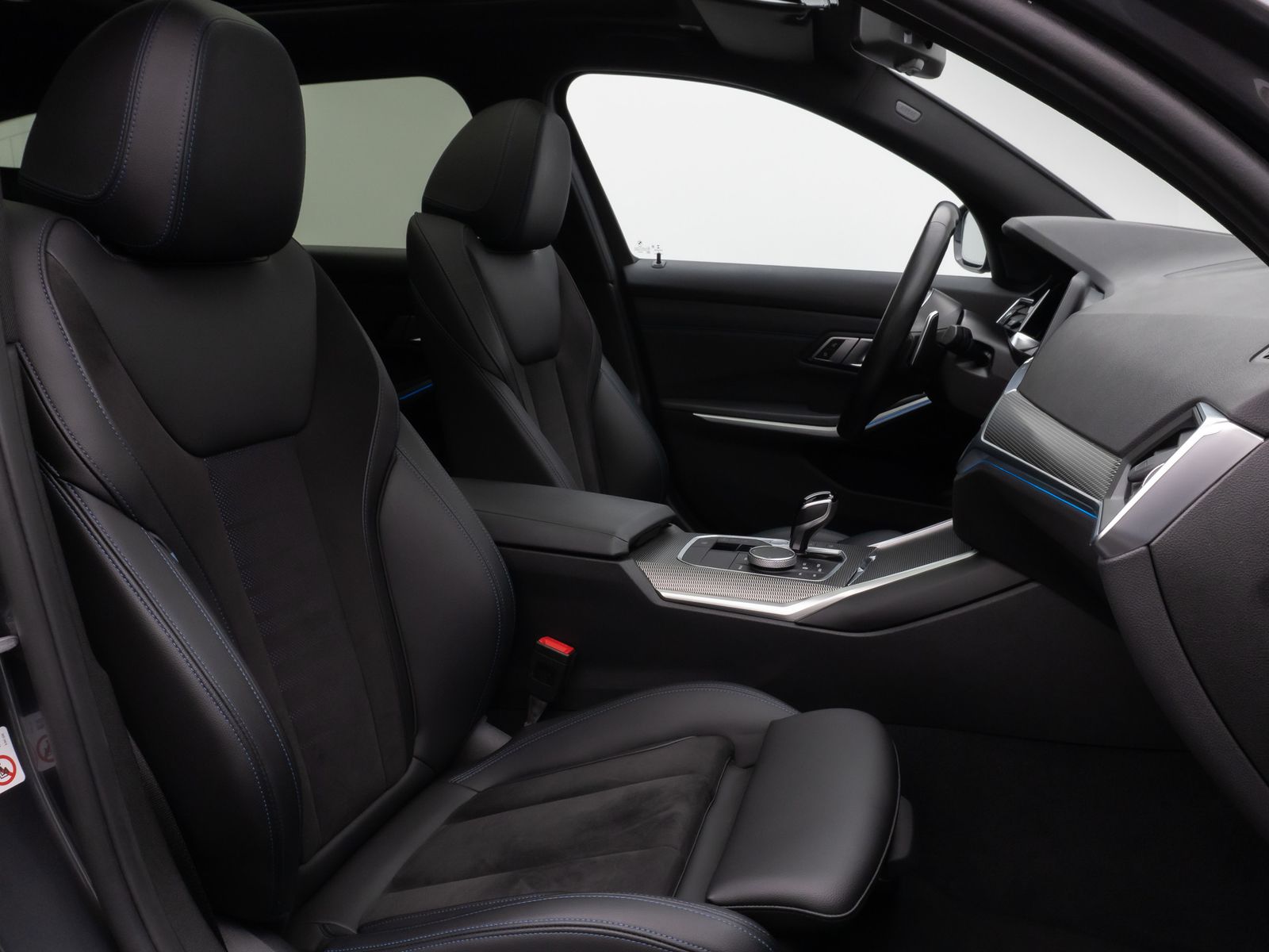 Fahrzeugabbildung BMW 330e M Sport Panorama Kamera Laser HUD DAB HiFi