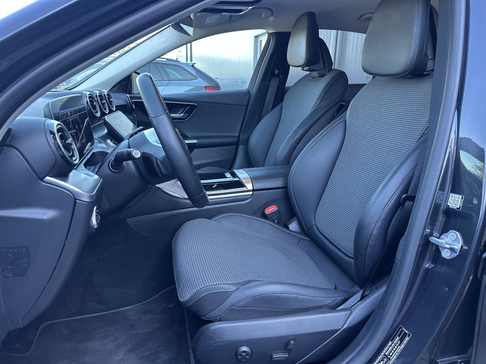 Fahrzeugabbildung Mercedes-Benz C 220d Avantgarde Advanced NAV+LED+ACC+VCOCK+KAM