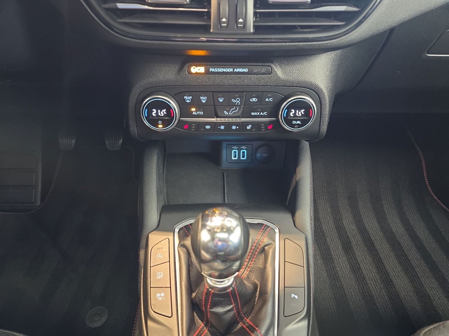 Fahrzeugabbildung Ford Focus Turnier ST-Line X AHK-klappbar El. Panodac