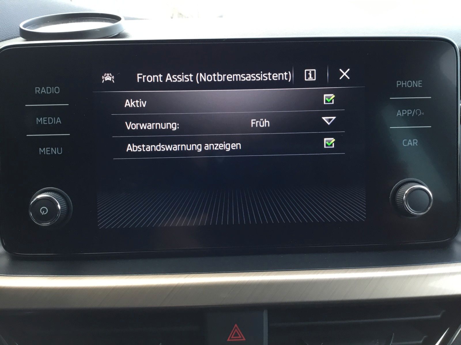 Fahrzeugabbildung SKODA Kamiq 1.0 TSI DSG Style+AHK+LED+el.Heckklappe