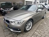 BMW 330i Touring Advantage,LED,Navi,Steuerkette Neu - silberne BMW 330