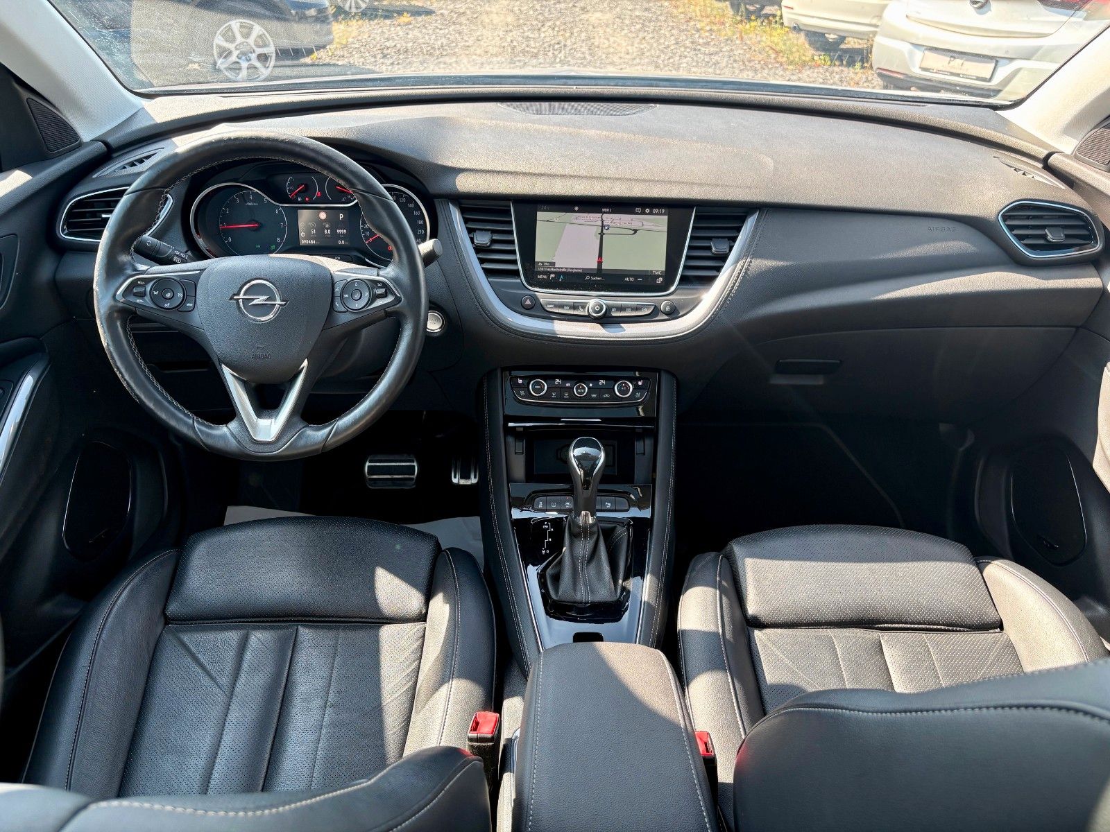 Fahrzeugabbildung Opel Grandland (X) 1.2 Aut. Ultimate Navi Leder Pano