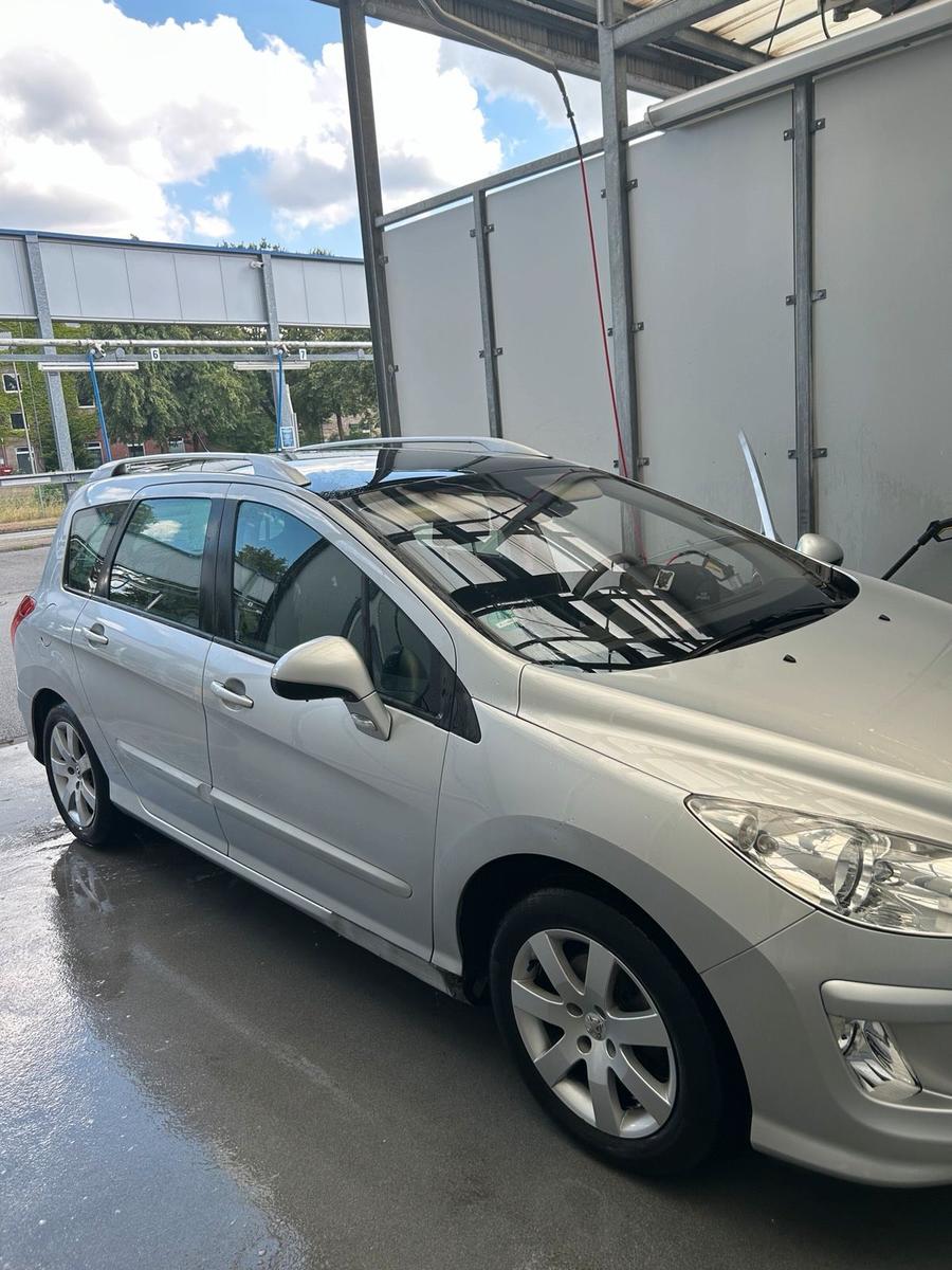 Peugeot 308 2008 — rear view