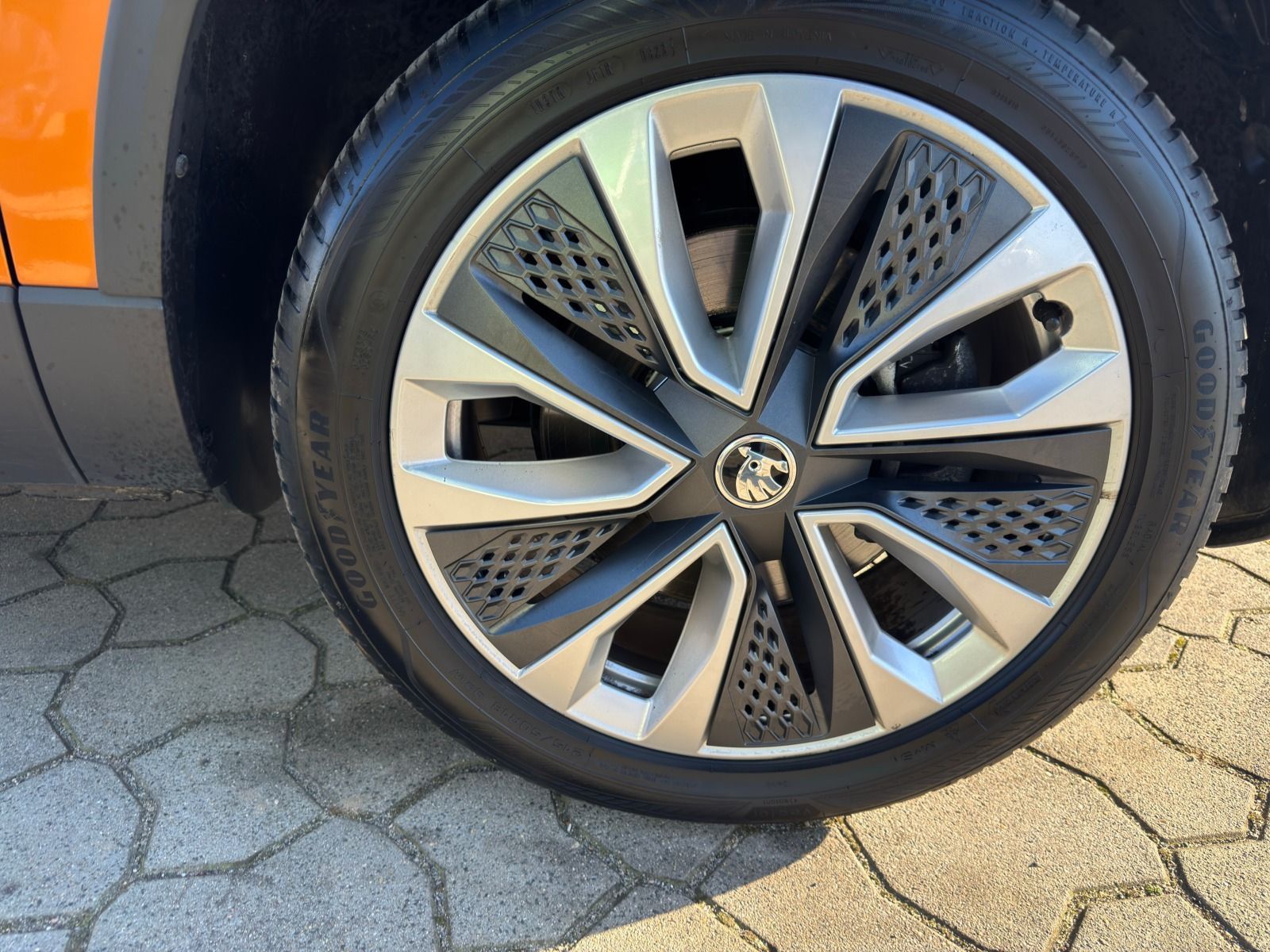 Fahrzeugabbildung SKODA Karoq Style 1.5 TSI DSG*360°Cam*Matrix*Allwetter