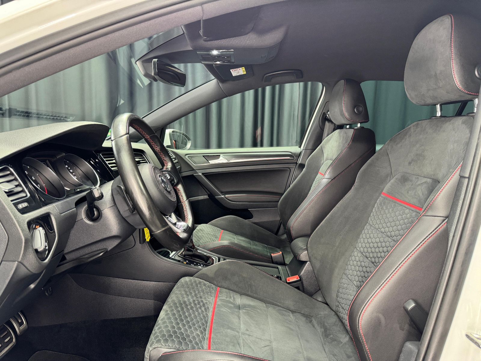 Fahrzeugabbildung Volkswagen Golf VII Lim. GTI BMT/Start-Stopp