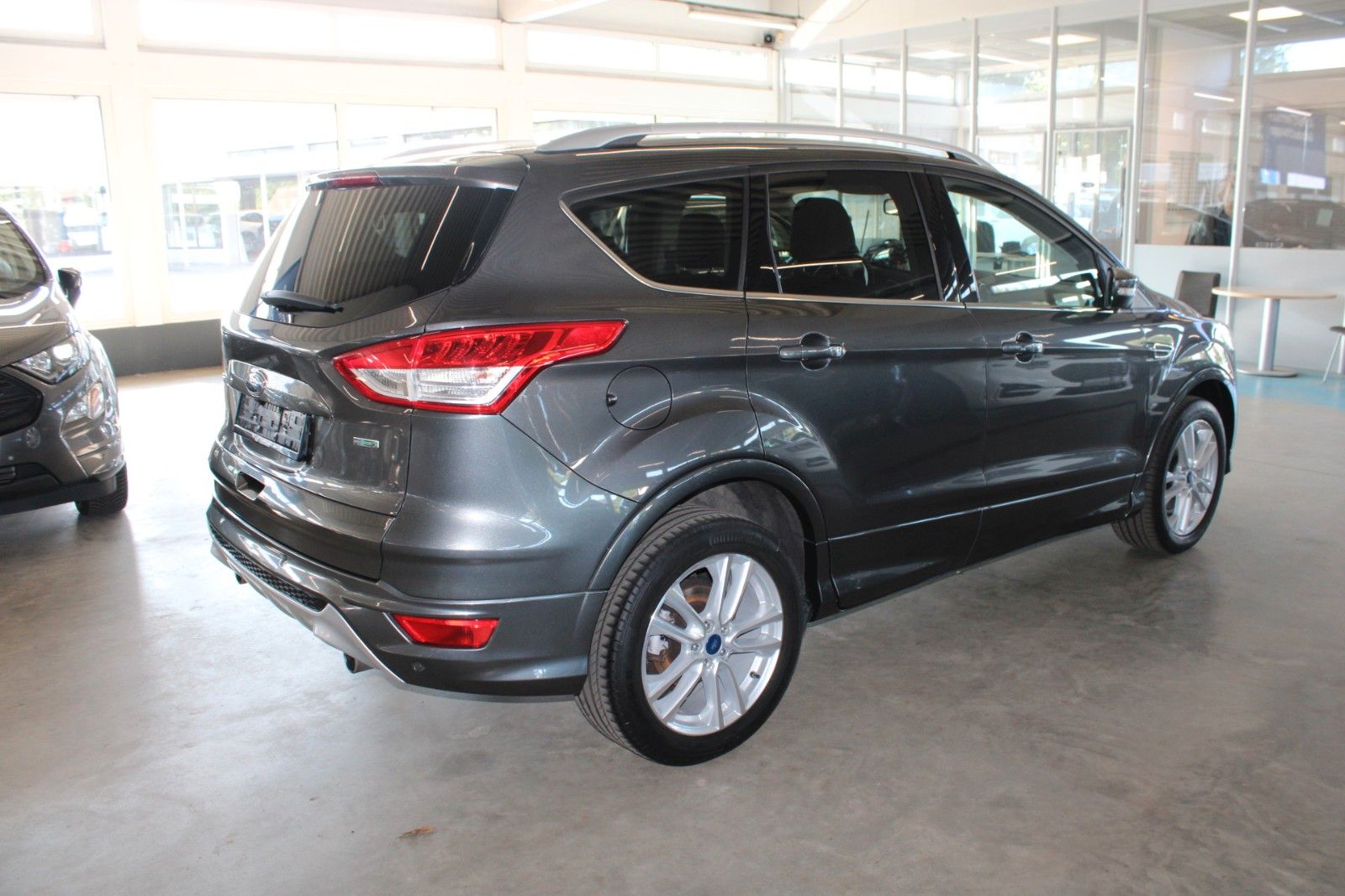 Fahrzeugabbildung Ford Kuga Individual NAVI XENON WinterPaket 1.Hand