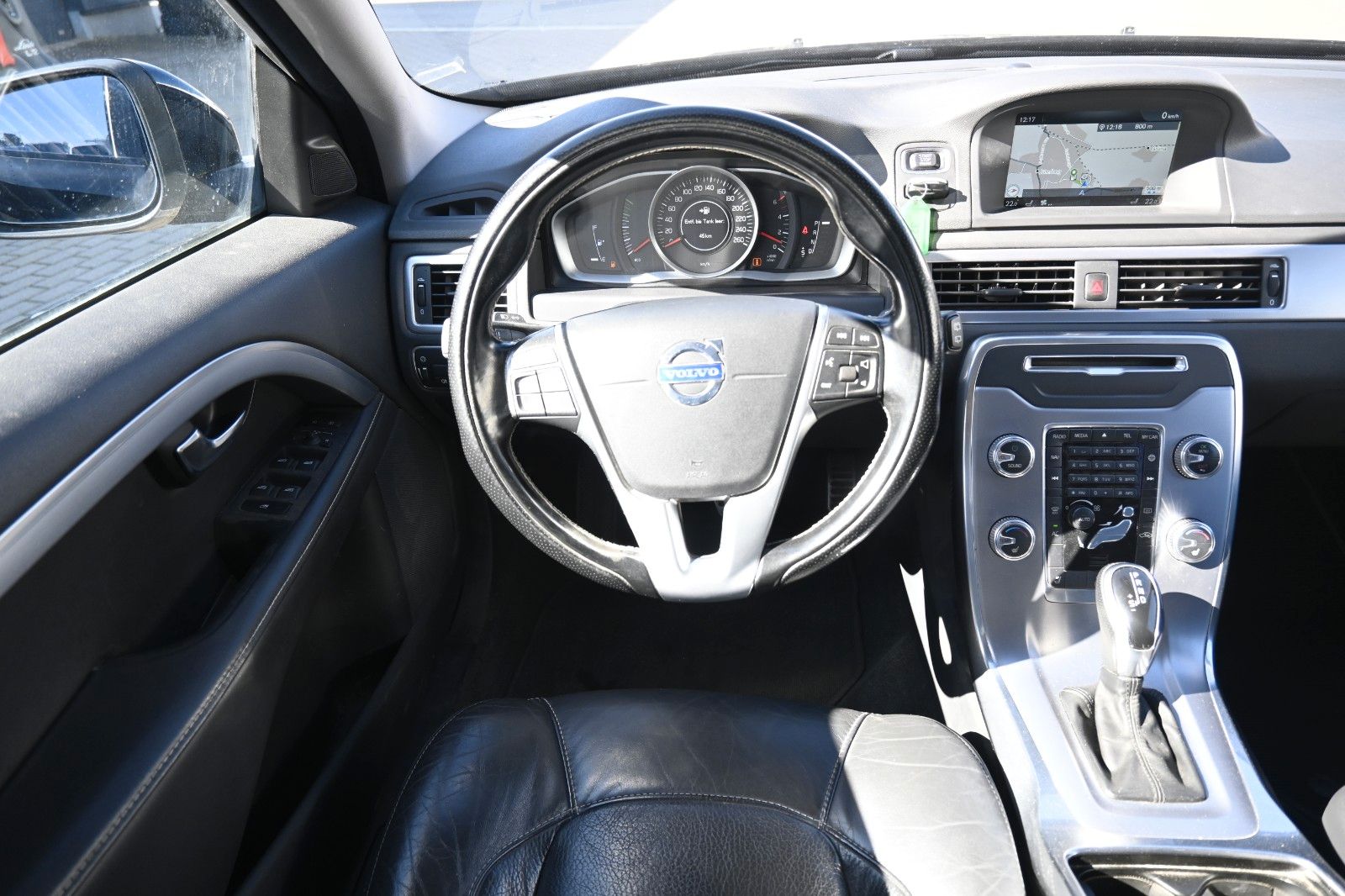 Fahrzeugabbildung Volvo V70 Kombi D3 DPF Black Edition*NAV*TEMP*Mietkauf