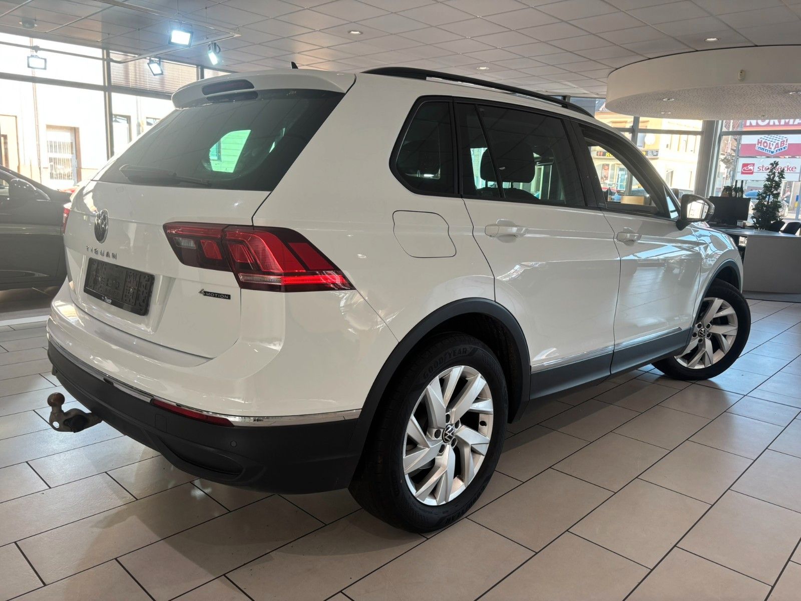 Fahrzeugabbildung Volkswagen Tiguan 2.0 TDI Life 4Motion AHK/NAVI/KAMERA/SHZ