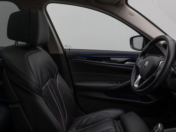 Fahrzeugabbildung BMW 530d xDr Tour AHK  Pano ACC HUD Komfortsitz
