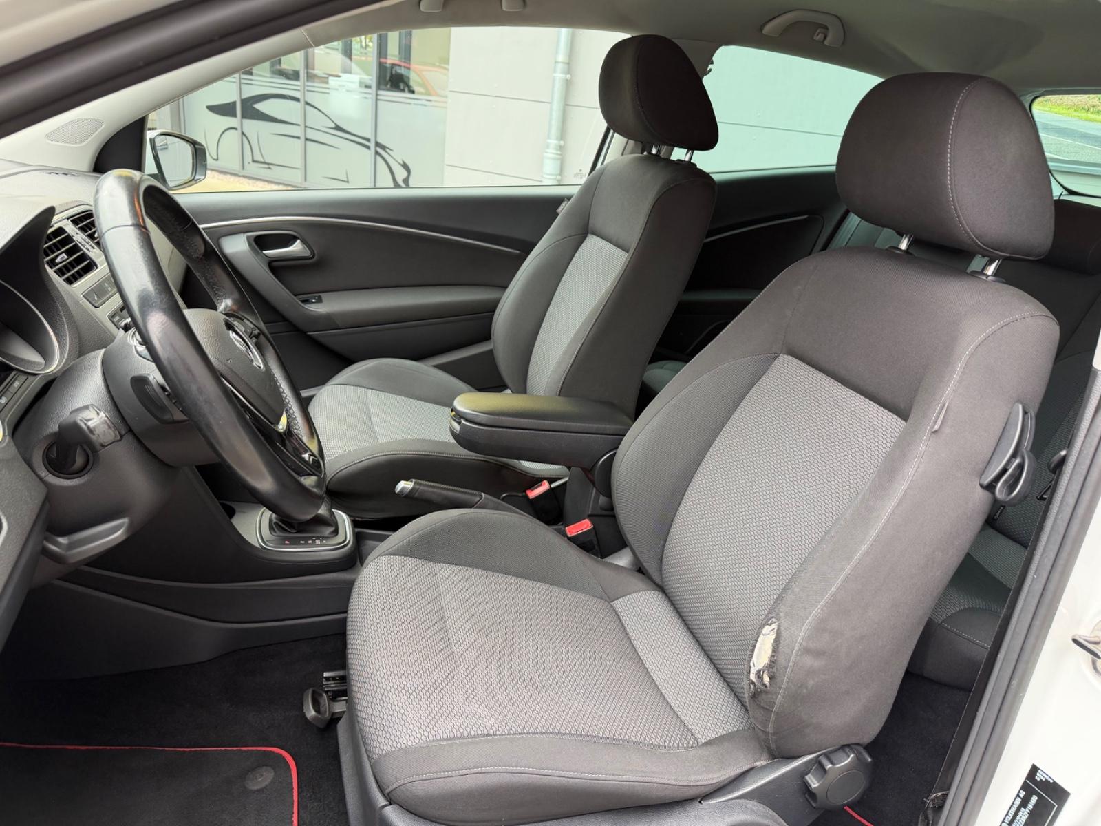 Volkswagen Polo V Highline AUTOMATIK/NAVI/LEDER/SHZ/KLIMAA