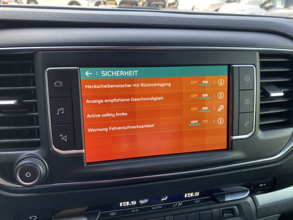 Fahrzeugabbildung Citroën Spacetourer M 2.0 BlueHDi 150 Rip Curl *8-Sitzer