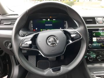 Skoda Superb Combi 2,0 TDI DSG Style Navi LED AHK Stan